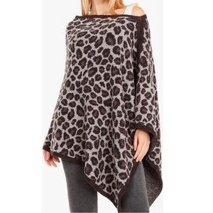 NWT Barefoot Dreams Gray‎ Leopard Poncho